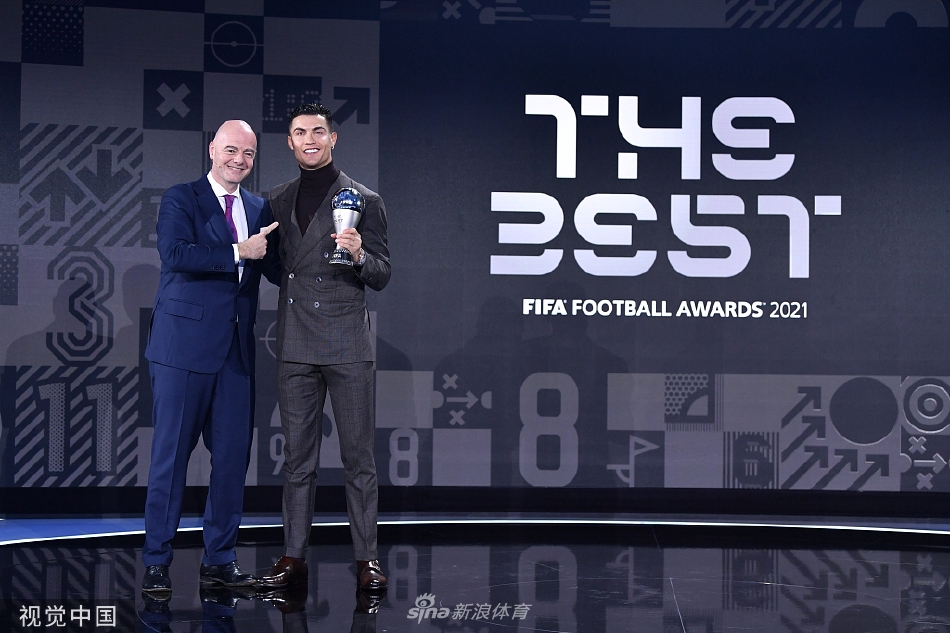 莱万蝉联世界足球先生 力压梅西+萨拉赫