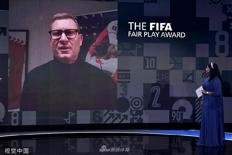 莱万蝉联世界足球先生 力压梅西+萨拉赫