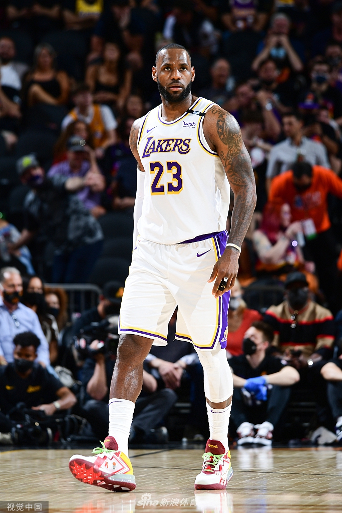 [NBA季后赛]湖人90-99太阳 詹姆斯两双难救主