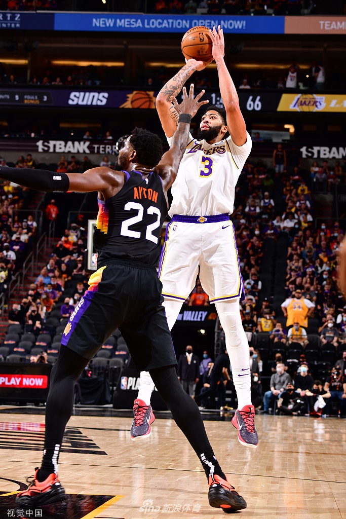 [NBA季后赛]湖人90-99太阳 詹姆斯两双难救主