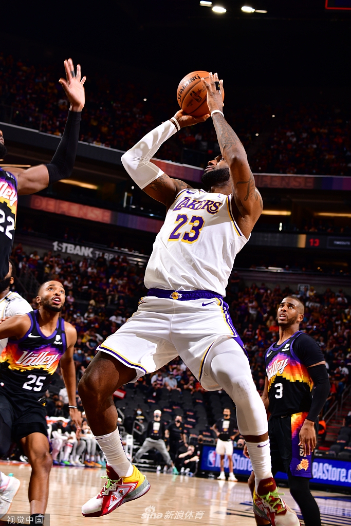 [NBA季后赛]湖人90-99太阳 詹姆斯两双难救主