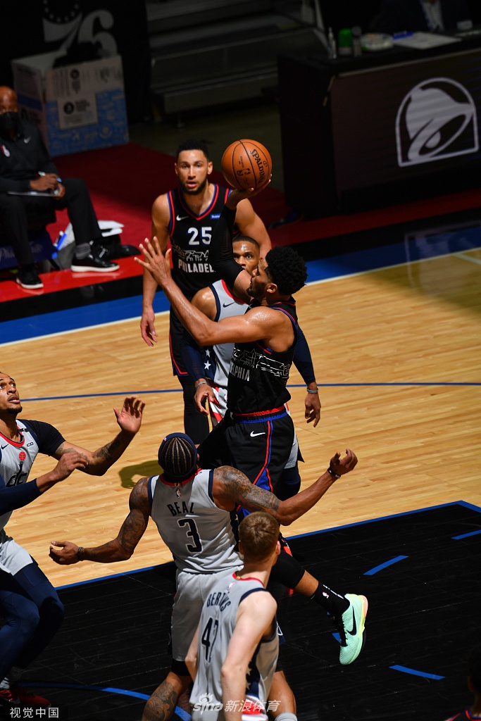 [NBA季后赛]奇才118-125 76人