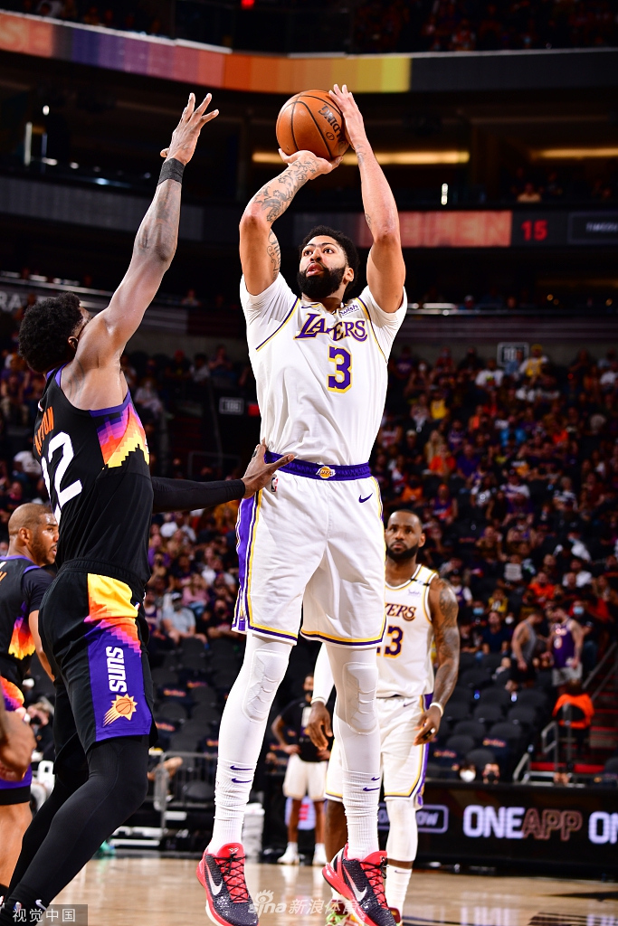 [NBA季后赛]湖人90-99太阳 詹姆斯两双难救主