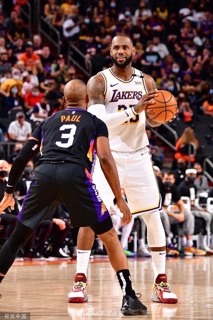 [NBA季后赛]湖人90-99太阳 詹姆斯两双难救主