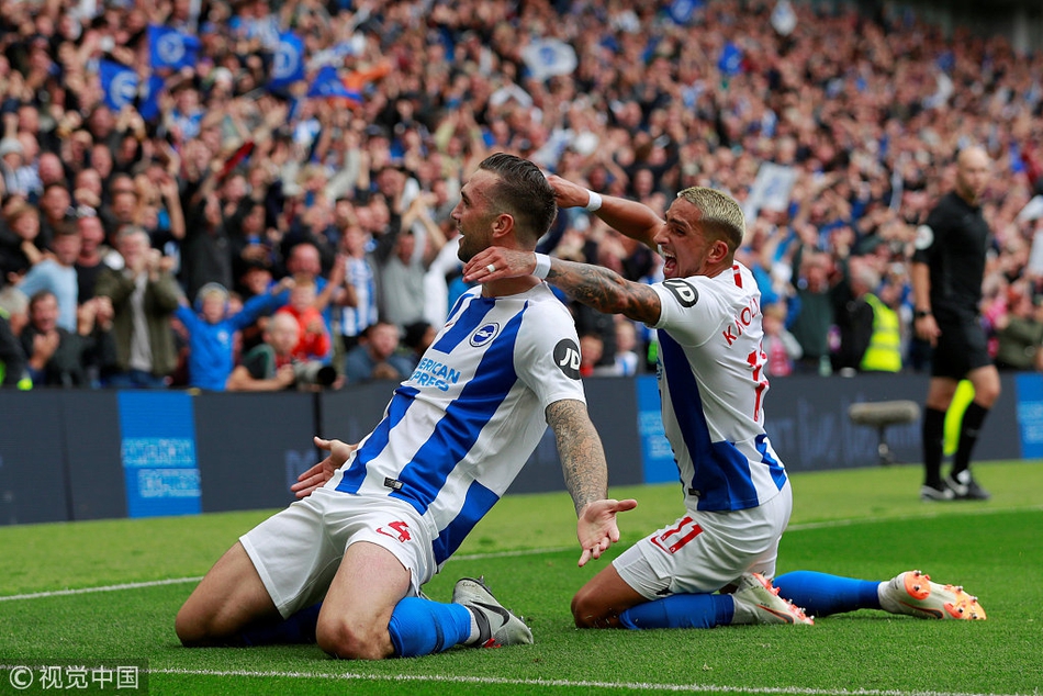 布莱顿庆祝进球