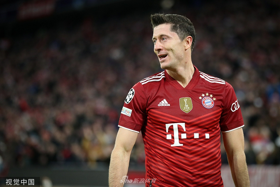 [欧冠]拜仁5-2本菲卡 莱万帽子戏法