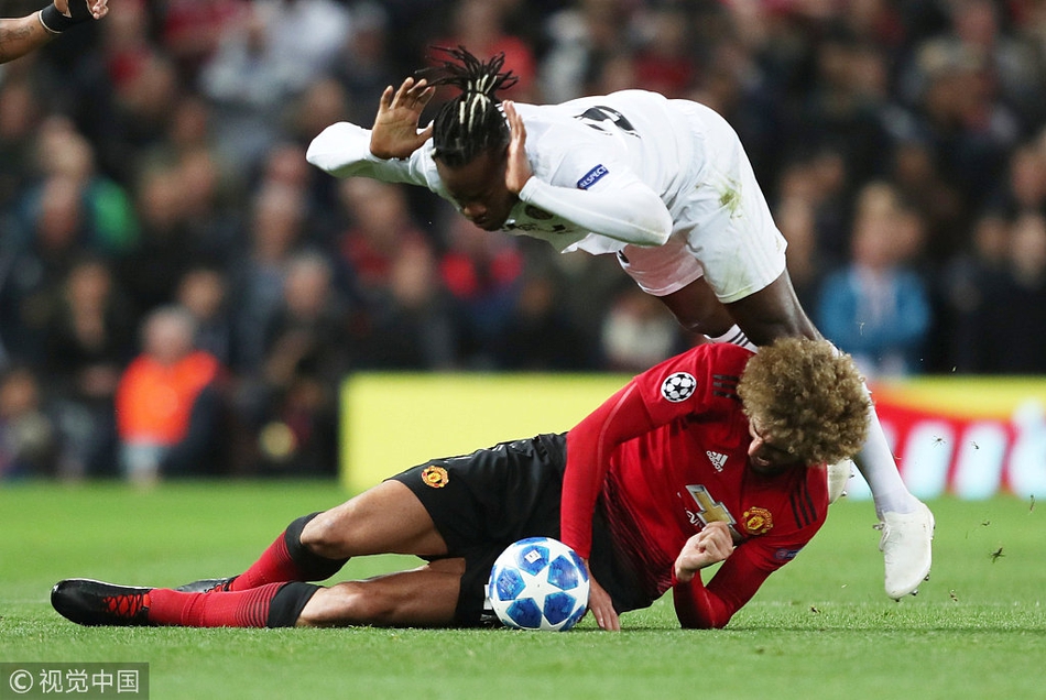 费莱尼铲断巴舒亚伊