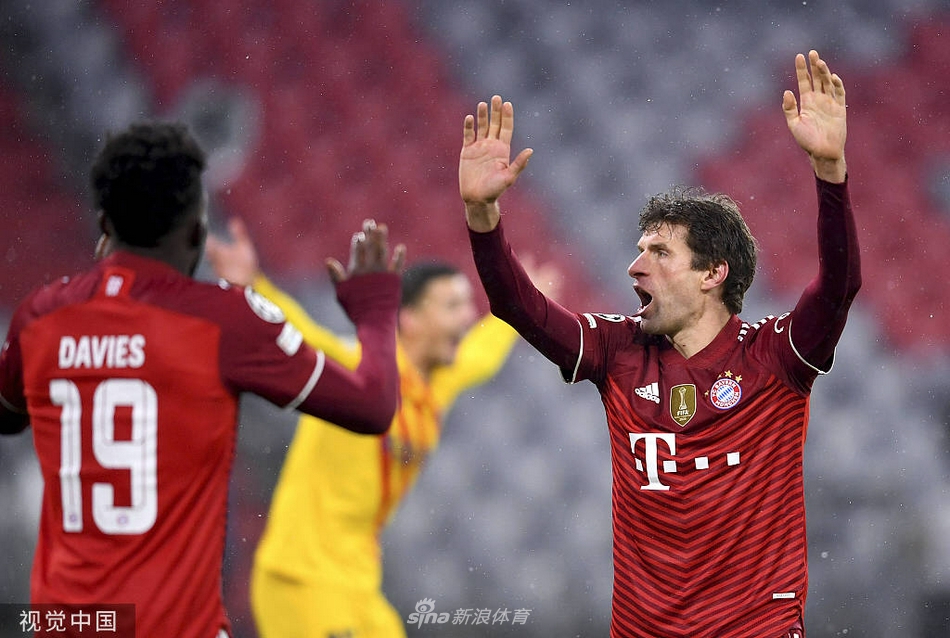 [欧冠]拜仁3-0完胜巴萨 巴萨将战欧联杯