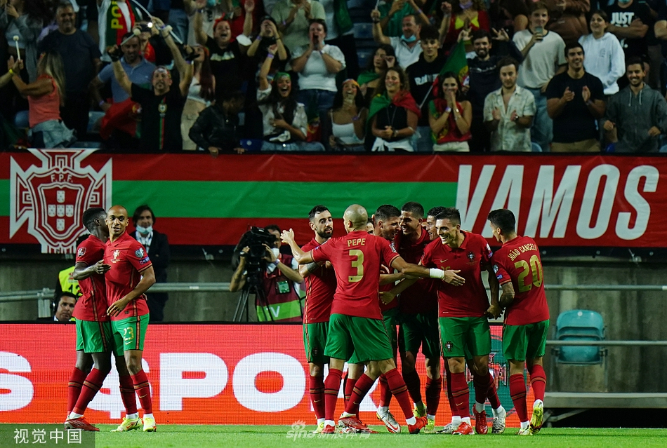 [世预赛]葡萄牙5-0卢森堡 C罗帽子戏法