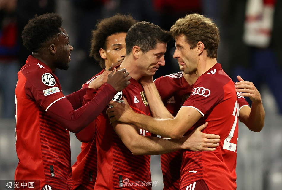 [欧冠]拜仁5-0基辅迪纳摩 莱万两球