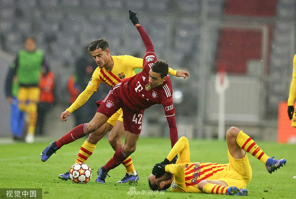 [欧冠]拜仁3-0完胜巴萨 巴萨将战欧联杯