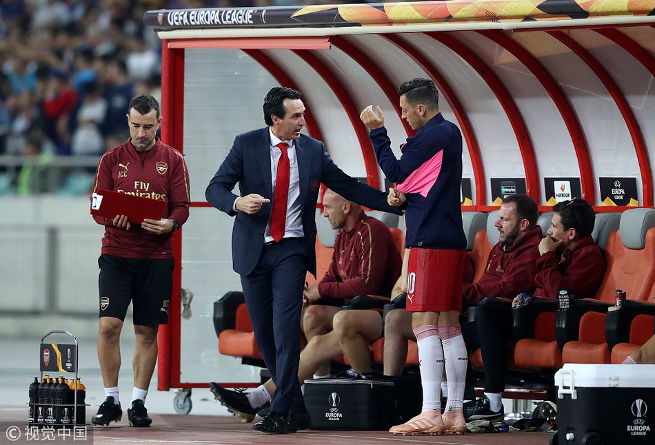 厄齐尔准备出场