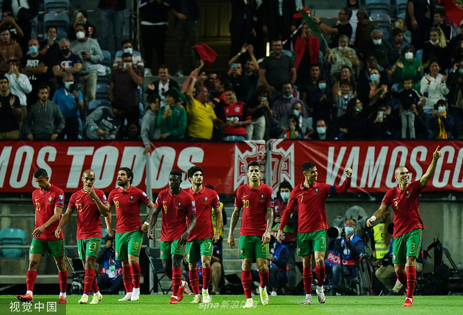 [世预赛]葡萄牙5-0卢森堡 C罗帽子戏法