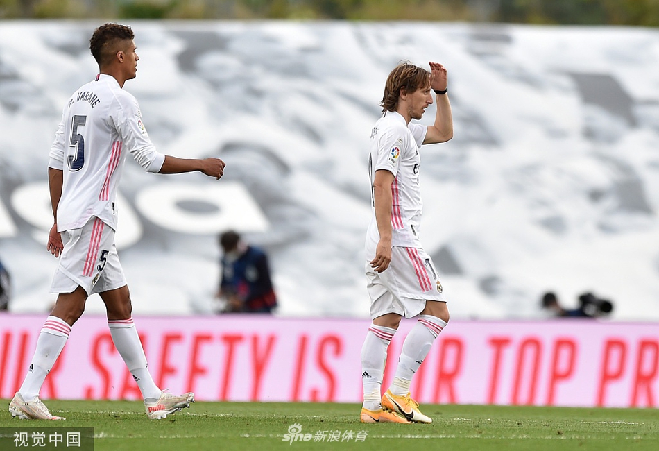 [西甲]皇马2-1比利亚雷亚尔 本泽马传射