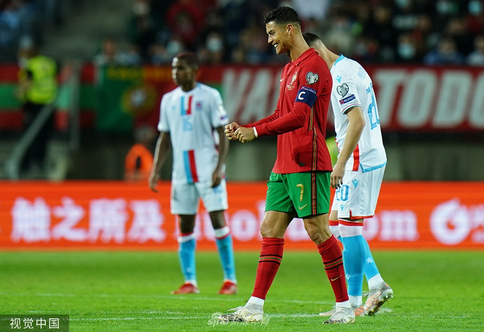 [世预赛]葡萄牙5-0卢森堡 C罗帽子戏法