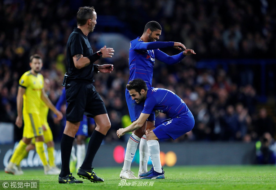 奇克上演帽子戏法