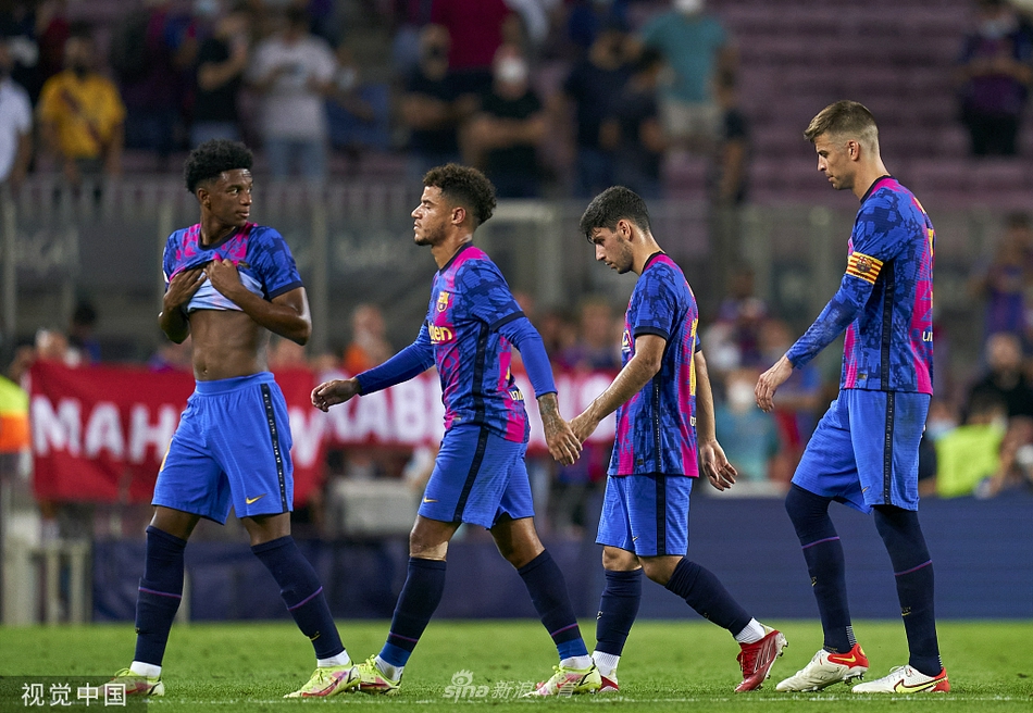 [欧冠]巴萨0-3拜仁 莱万梅开二度