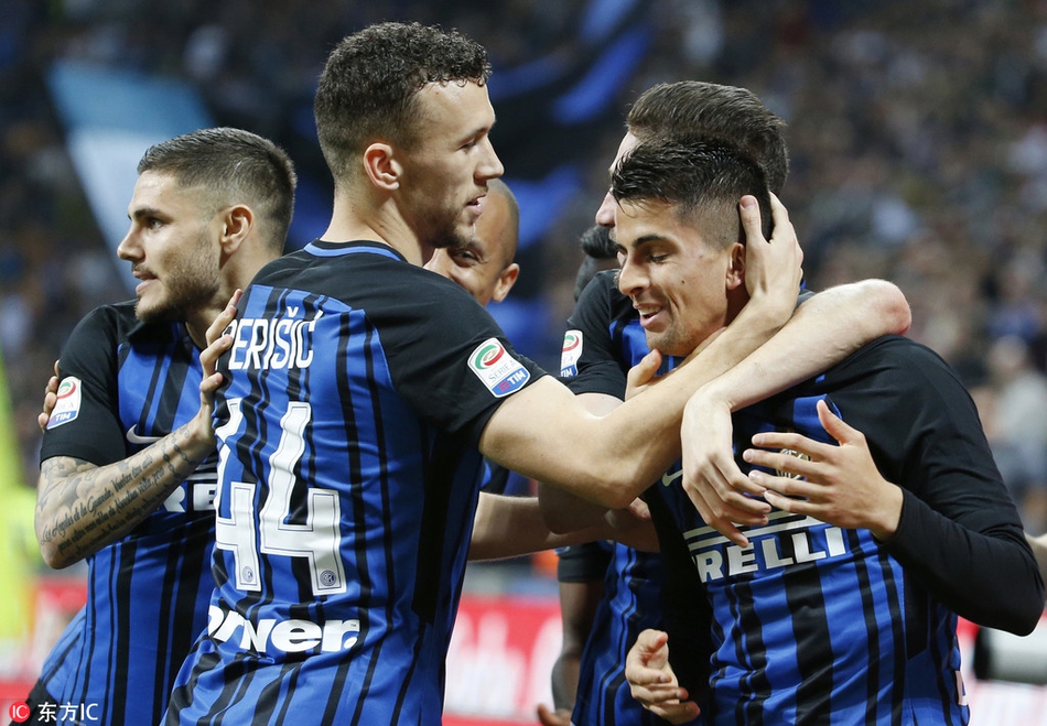 队友祝贺坎塞洛