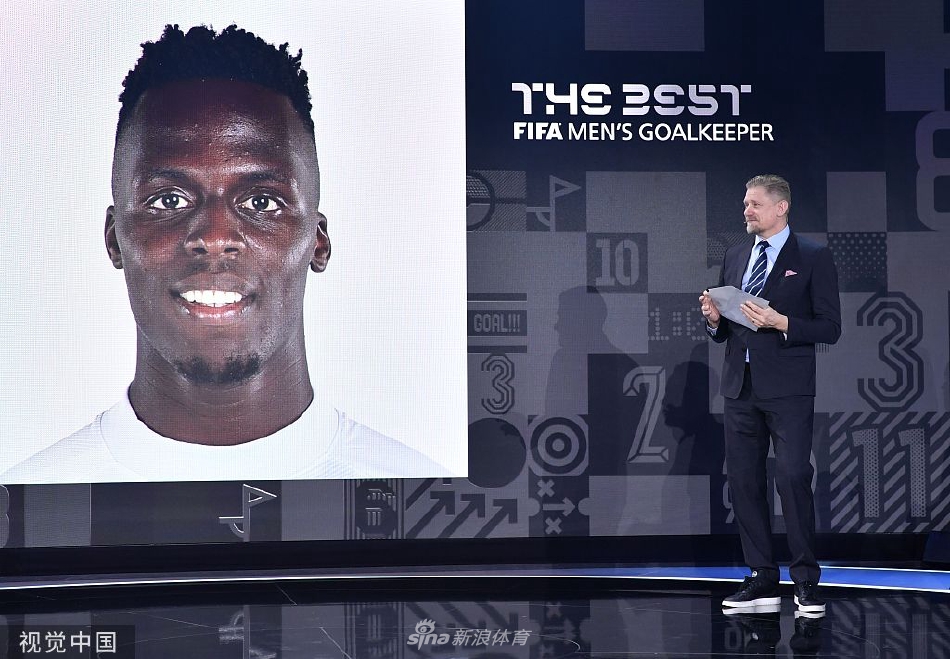 莱万蝉联世界足球先生 力压梅西+萨拉赫