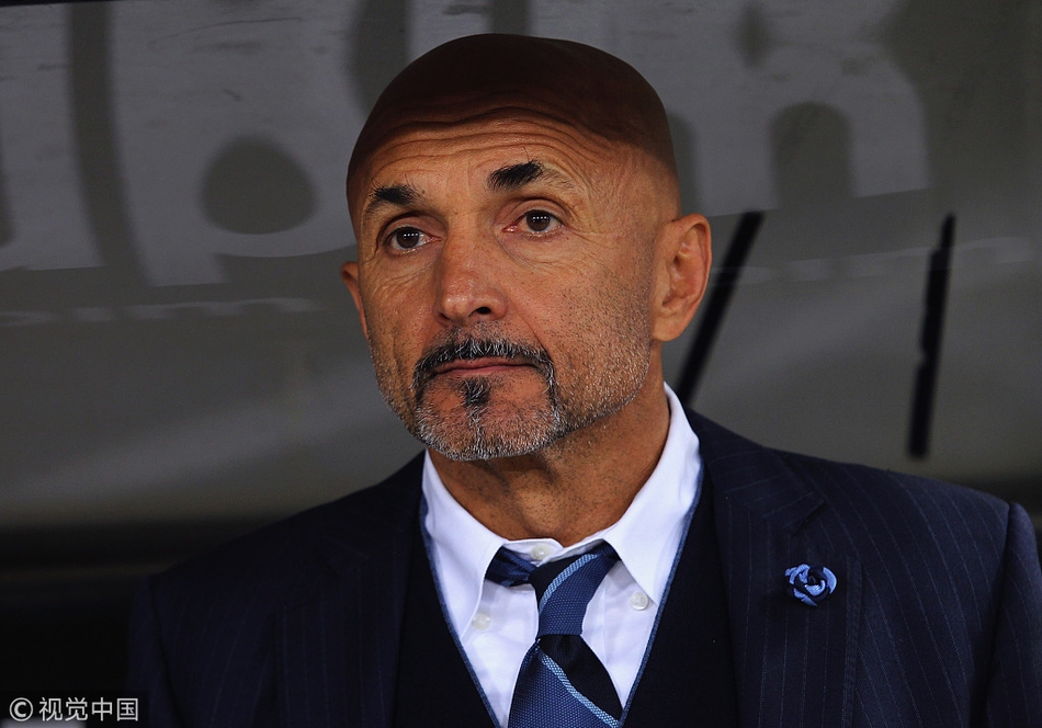 斯帕莱蒂神情专注