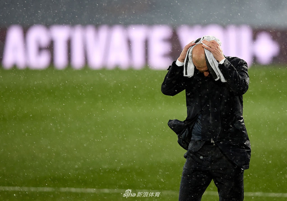 [西甲]皇马2-0埃瓦尔 本泽马破门