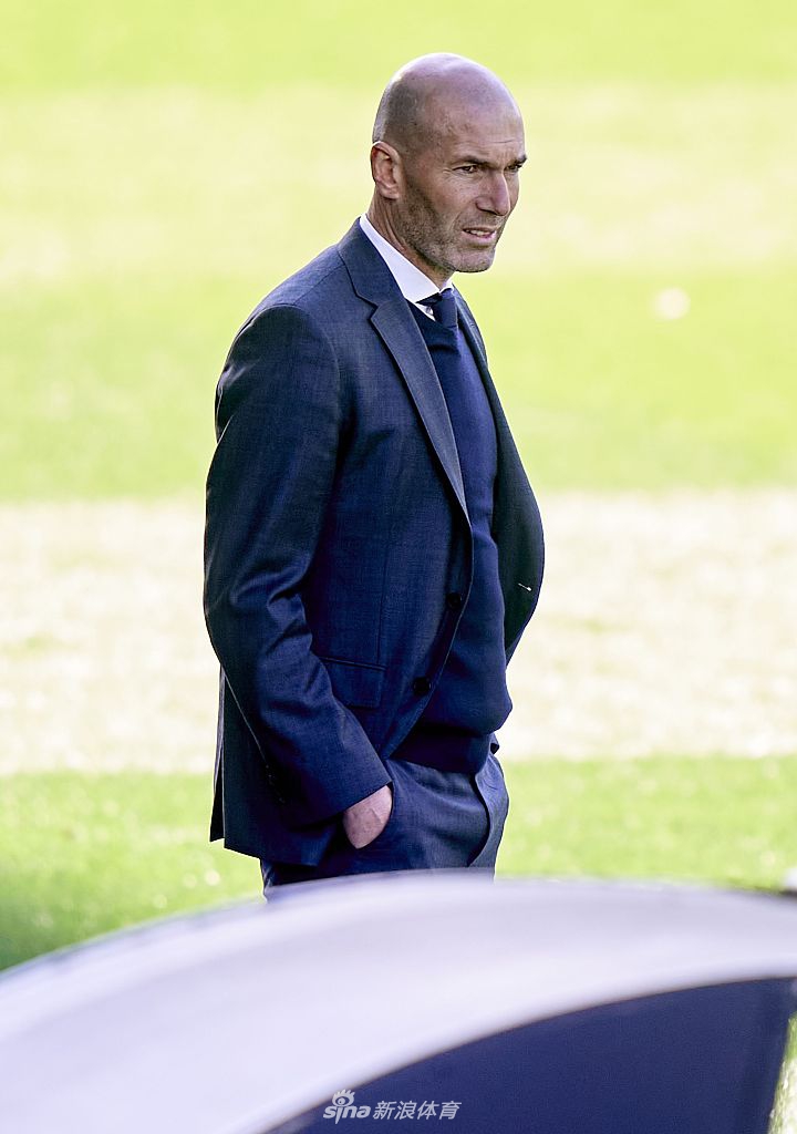 [西甲]塞尔塔1-3皇马 本泽马两射一传