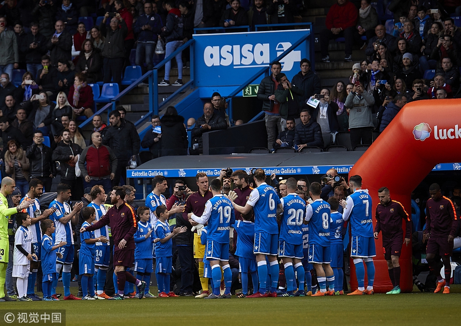 拉科列队迎接巴萨