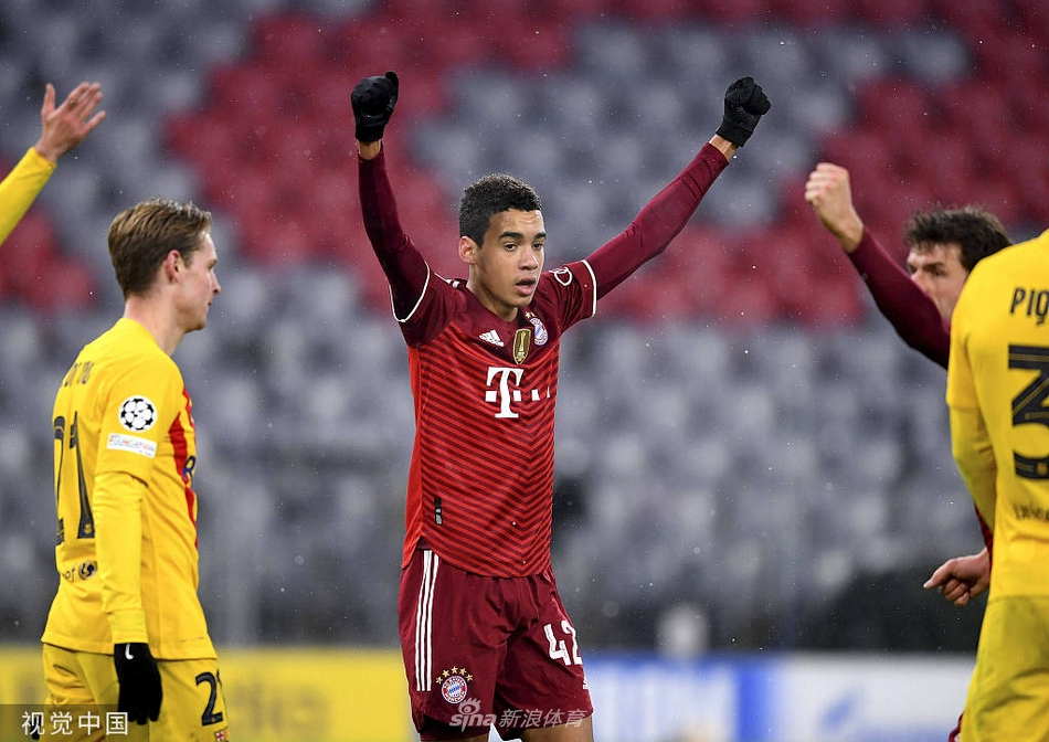 [欧冠]拜仁3-0完胜巴萨 巴萨将战欧联杯