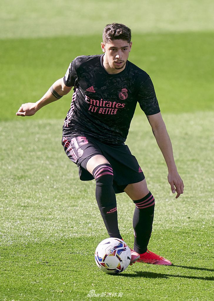 [西甲]塞尔塔1-3皇马 本泽马两射一传