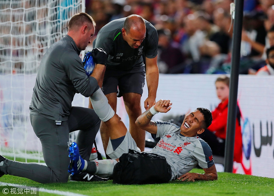 菲尔米诺接受治疗