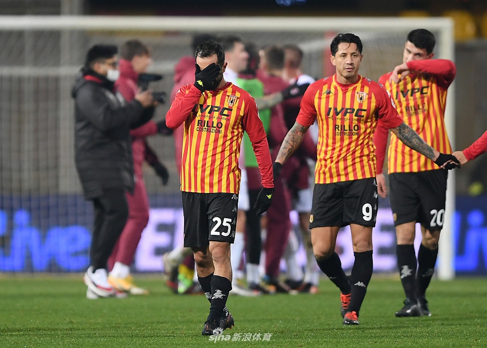 [意甲]贝内文托0-2AC米兰