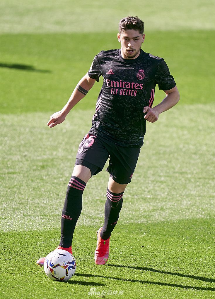 [西甲]塞尔塔1-3皇马 本泽马两射一传