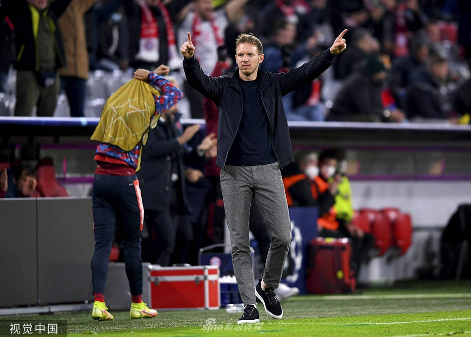 [欧冠]拜仁5-2本菲卡 莱万帽子戏法