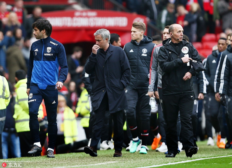 穆里尼奥思索对策