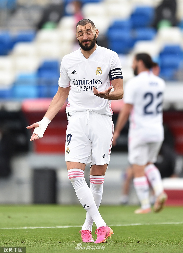 [西甲]皇马2-1比利亚雷亚尔 本泽马传射