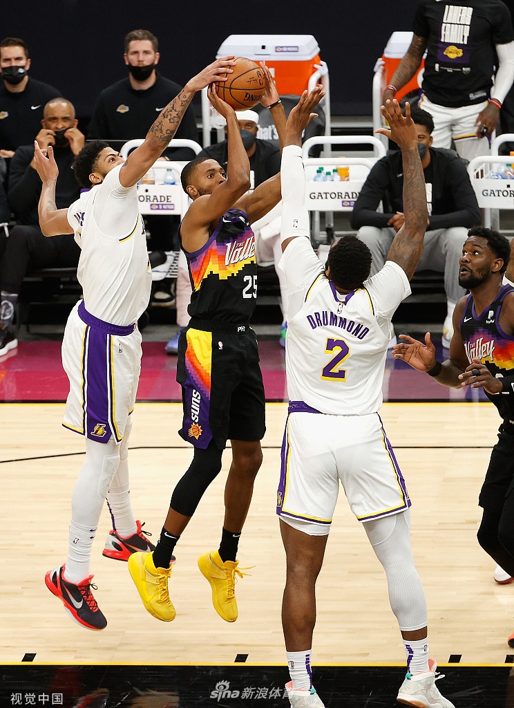 [NBA季后赛]湖人90-99太阳 詹姆斯两双难救主