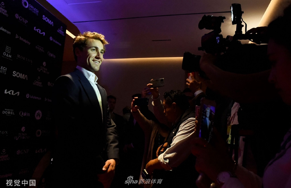 纳达尔领衔出席红毯活动