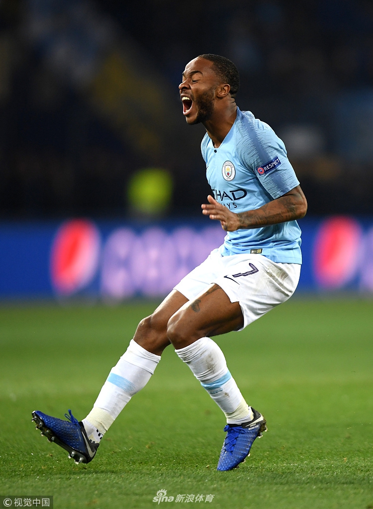 斯特林表情夸张