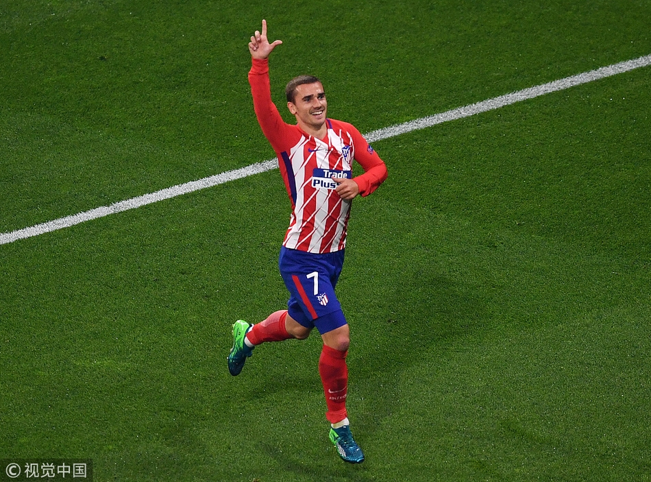 格列兹曼庆祝破门