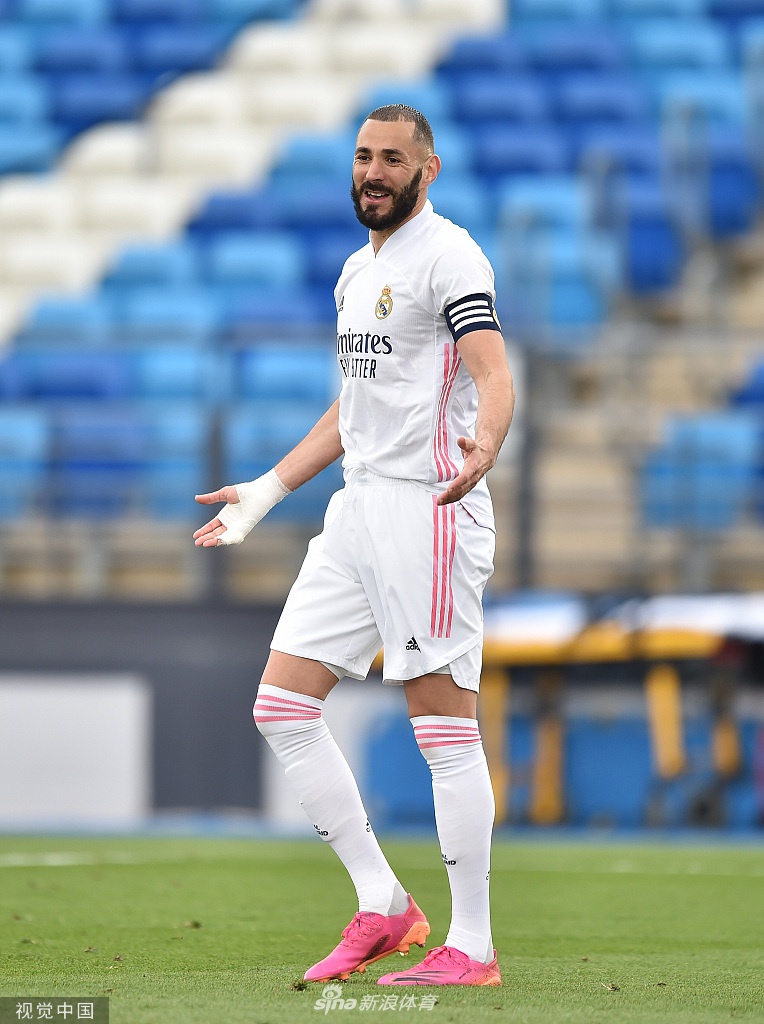 [西甲]皇马2-1比利亚雷亚尔 本泽马传射