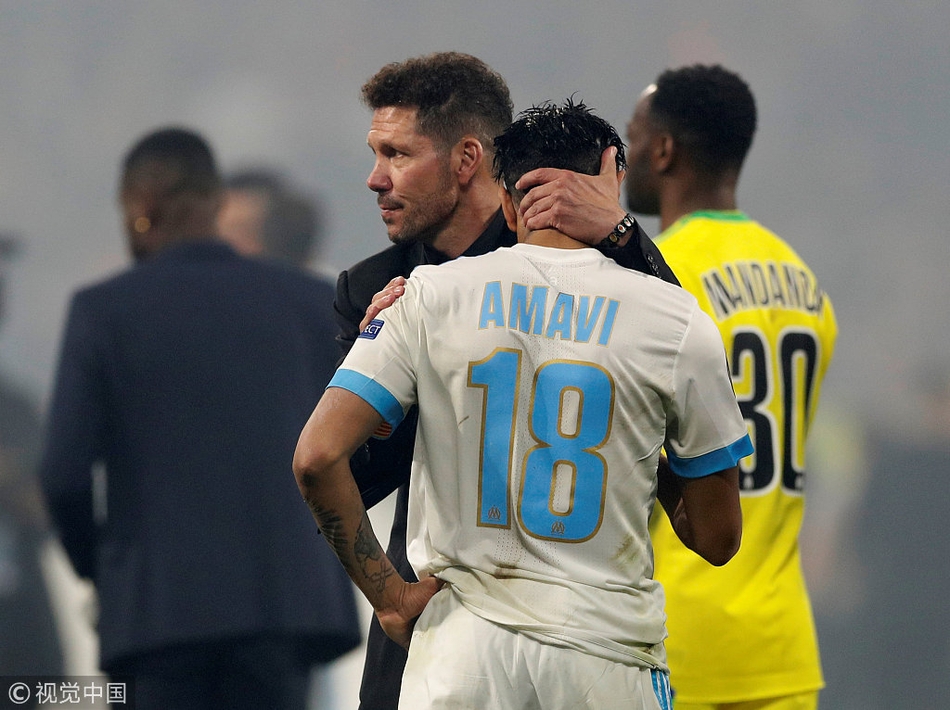 西蒙尼安慰阿马维