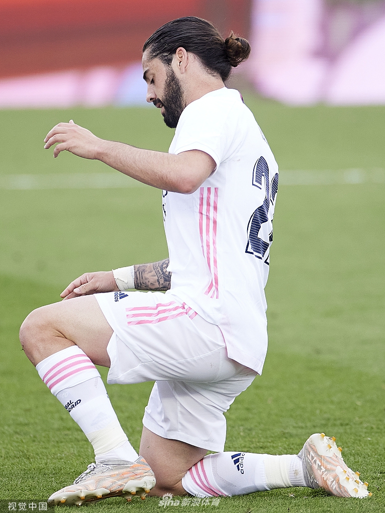 [西甲]皇马2-1比利亚雷亚尔 本泽马传射