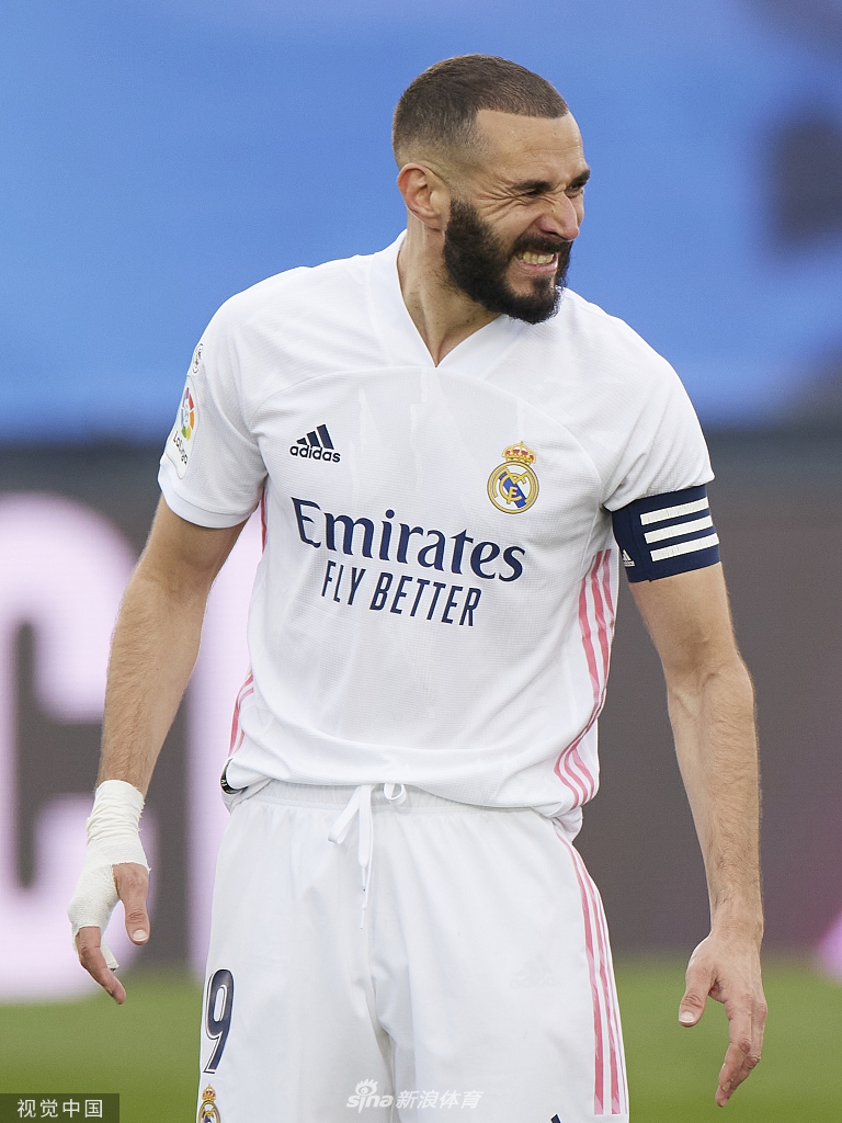 [西甲]皇马2-1比利亚雷亚尔 本泽马传射