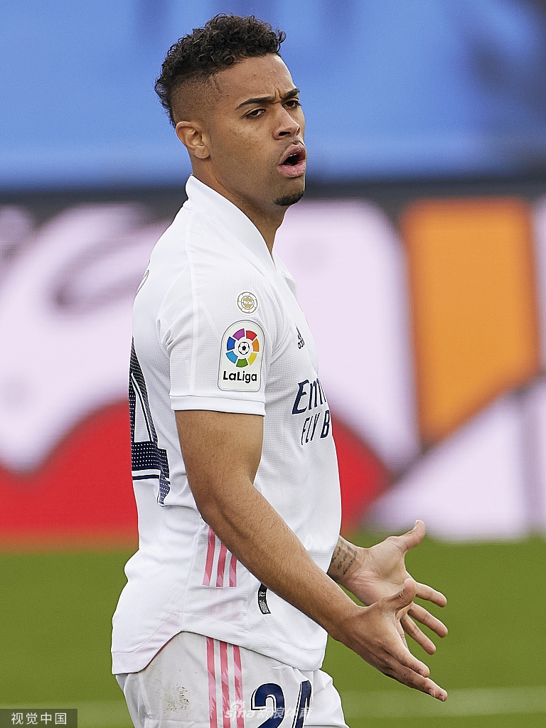 [西甲]皇马2-1比利亚雷亚尔 本泽马传射