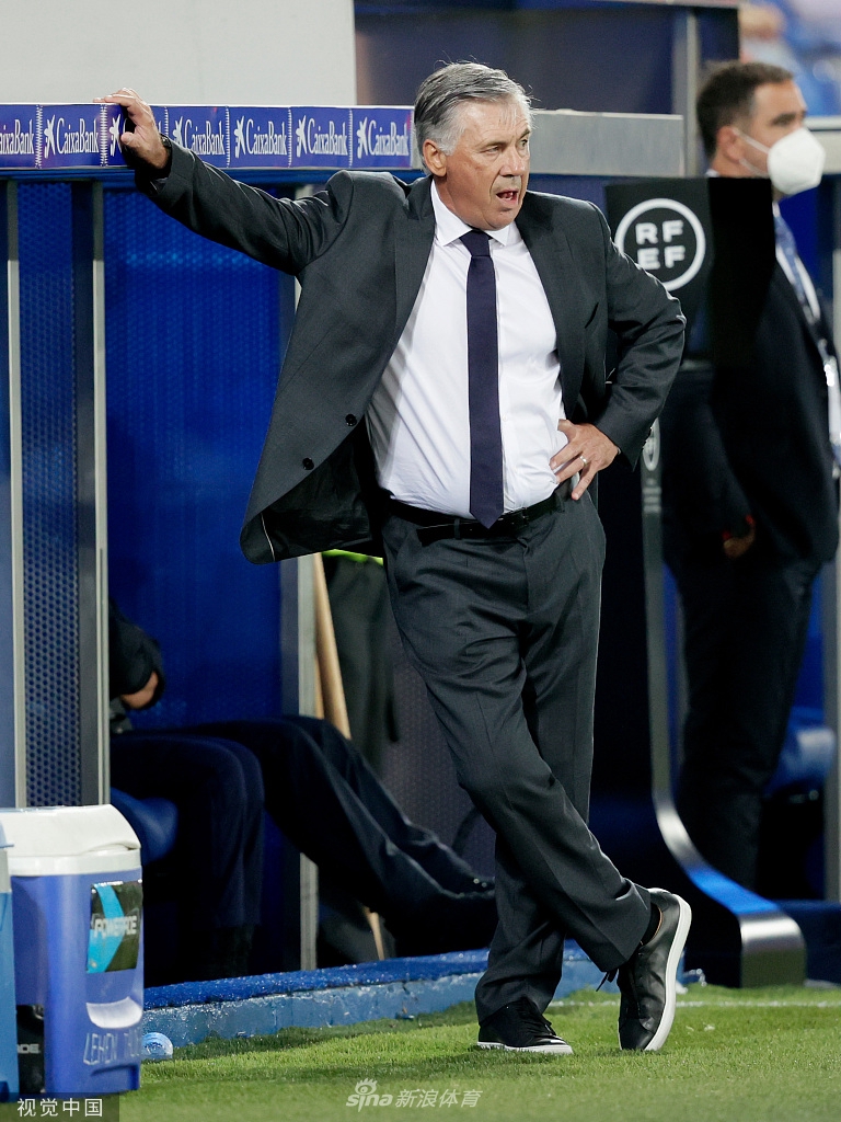 [西甲]阿拉维斯1-4皇马 本泽马两球