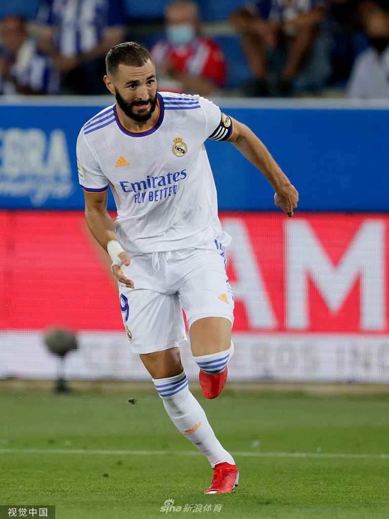 [西甲]阿拉维斯1-4皇马 本泽马两球