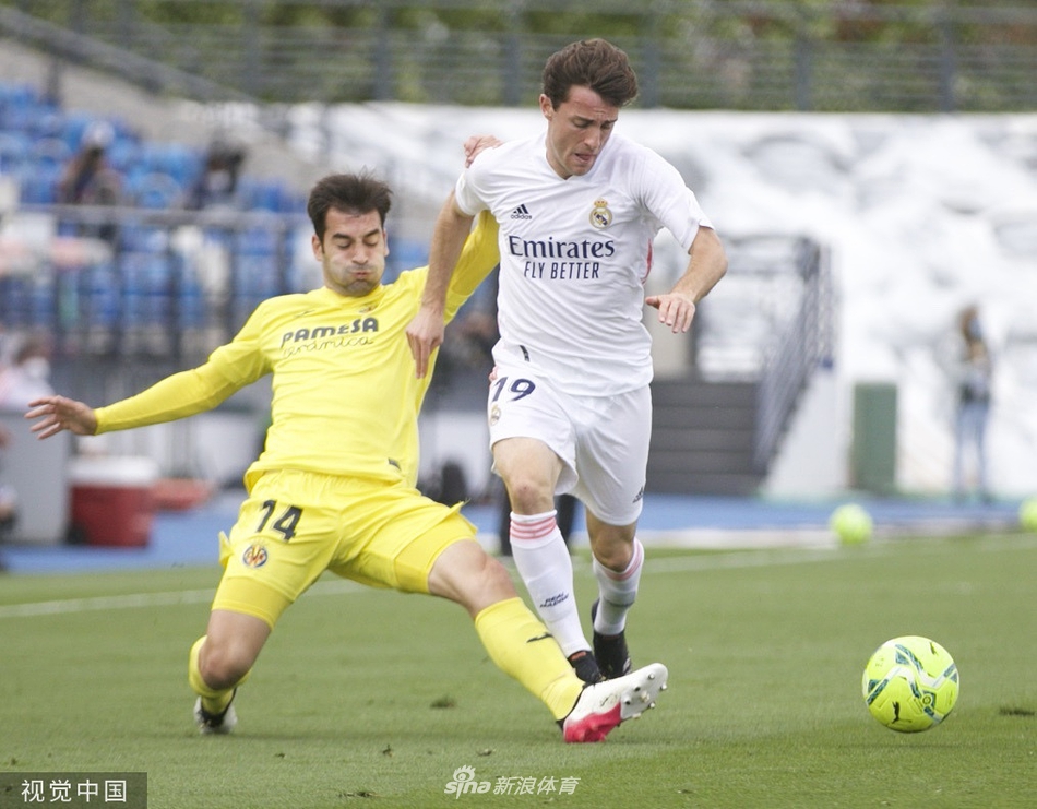 [西甲]皇马2-1比利亚雷亚尔 本泽马传射