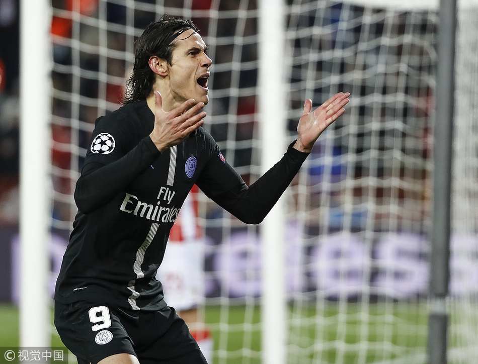 卡瓦尼庆祝破门