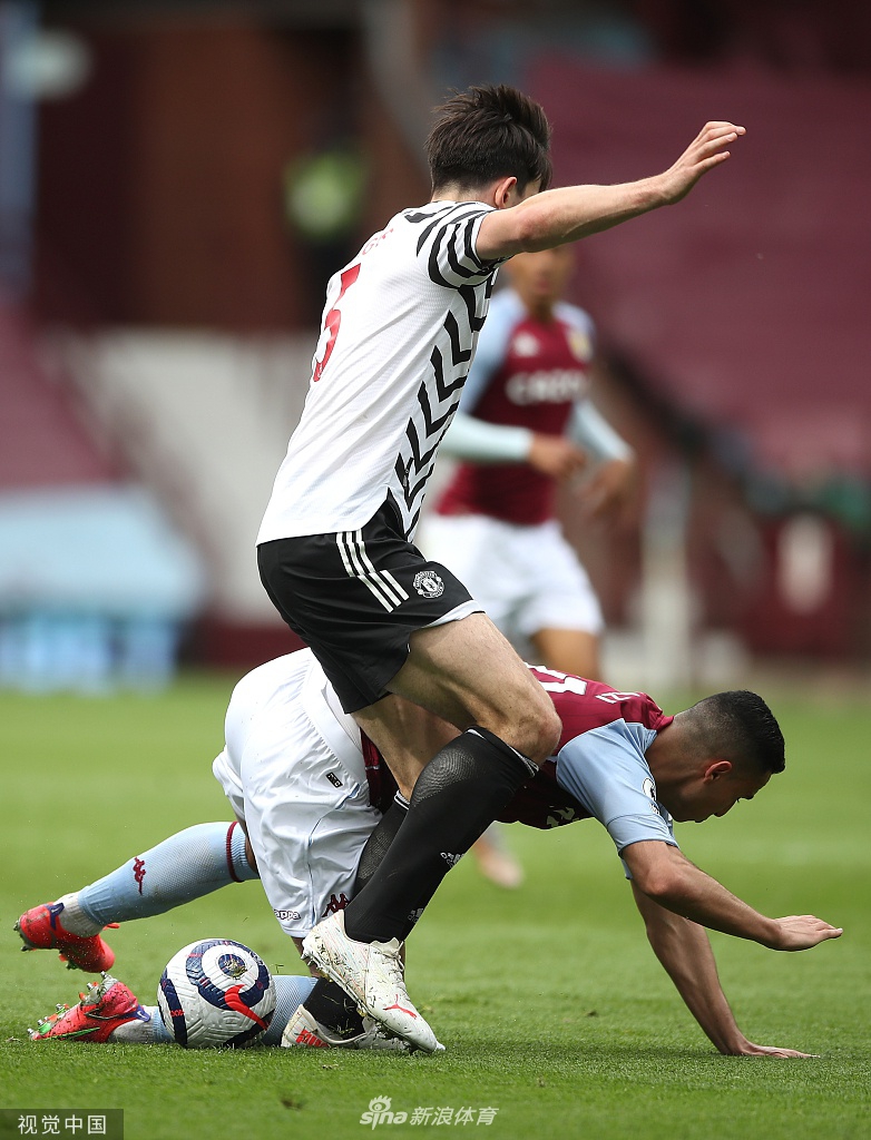 [英超]维拉1-3曼联 卡瓦尼破门