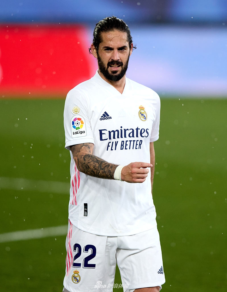 [西甲]皇马2-0埃瓦尔 本泽马破门